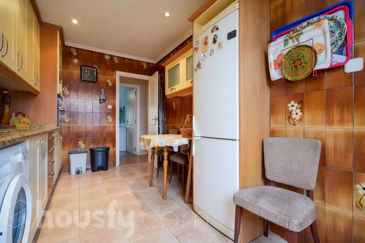 Cuina de Pis en venda en Madrid amb Calefacció, Parquet i Terrassa