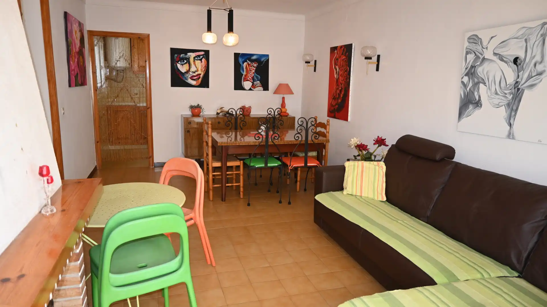 Wohnzimmer von Einfamilien-Reihenhaus zum Verkauf in L'Escala mit Möbliert