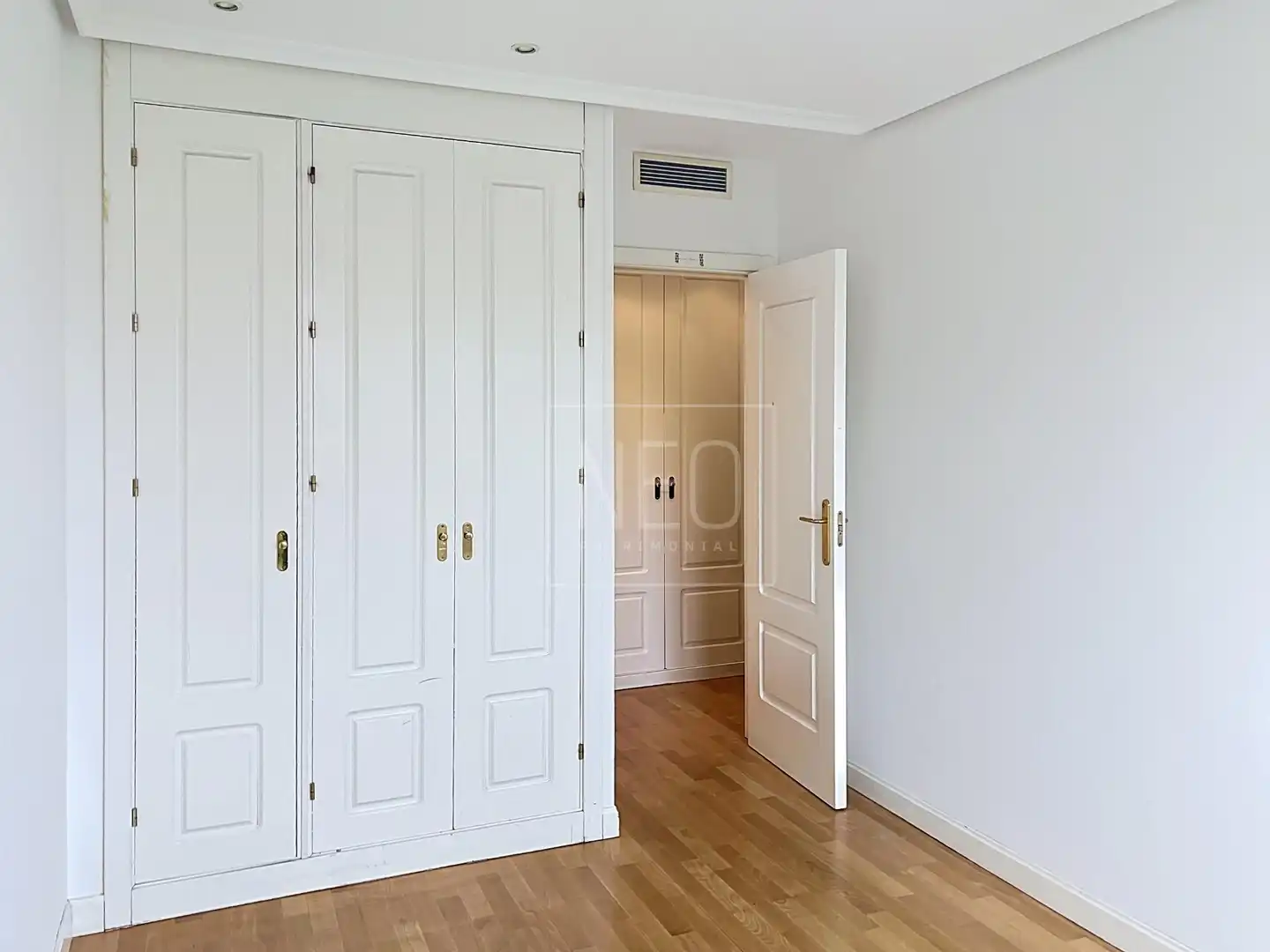 Bedroom of Flat for sale in Madrid  with Air Conditioner, Heating and Private garden