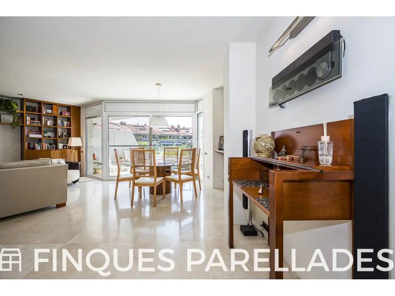 Living room of Flat for sale in Sitges  with Air Conditioner, Heating and Terrace