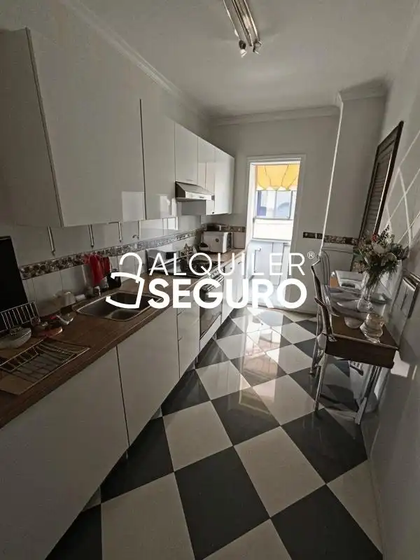 Cocina de Piso de alquiler en Granada con Terraza y Amueblado