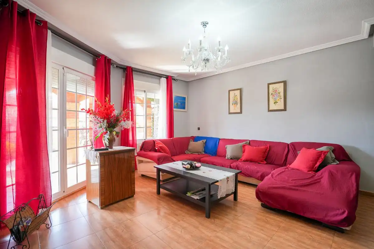 Sala d'estar de Casa adosada en venda en Meco amb Aire condicionat, Calefacció i Jardí privat