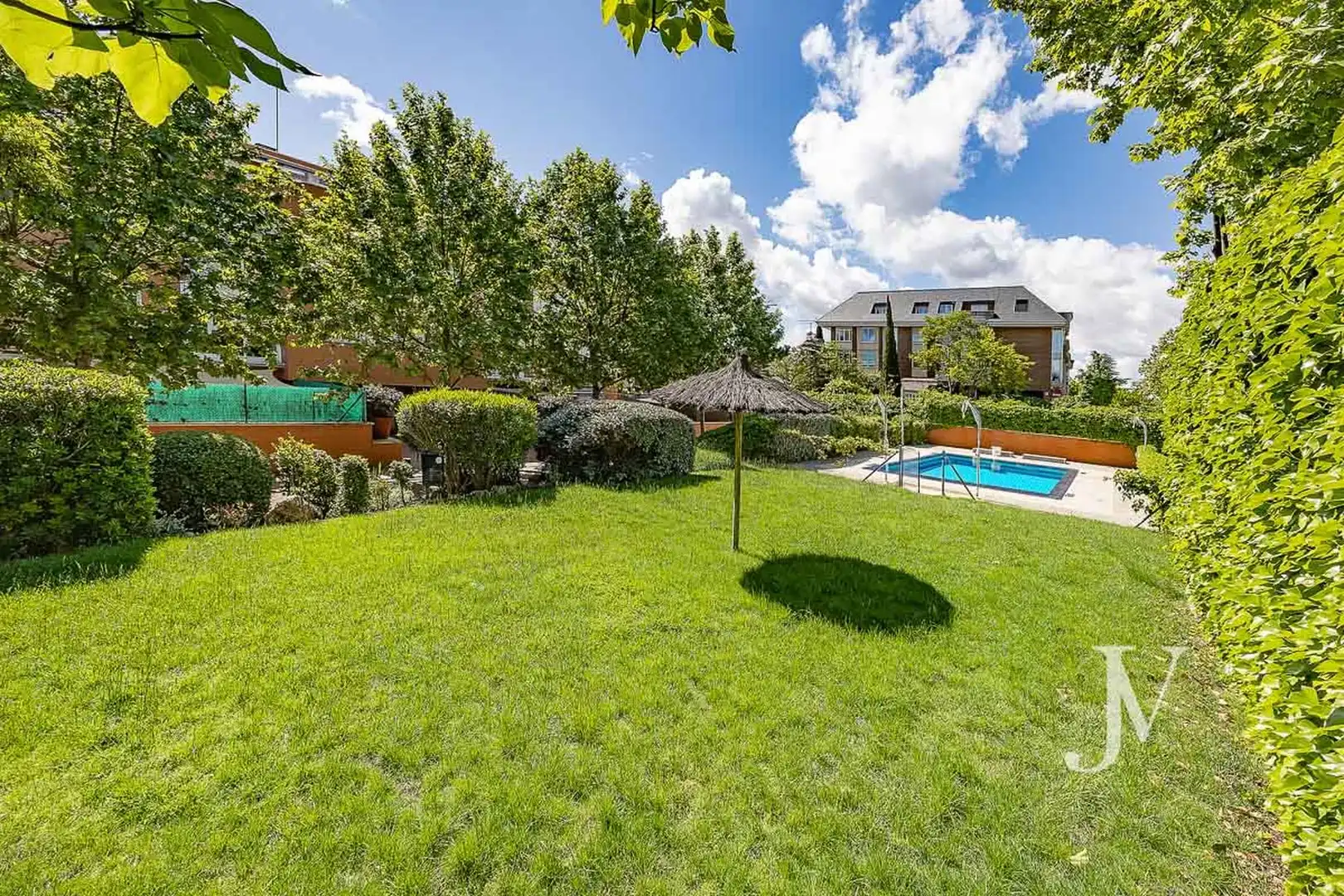 Jardín de Piso en venta en Majadahonda con Aire acondicionado, Calefacción y Trastero