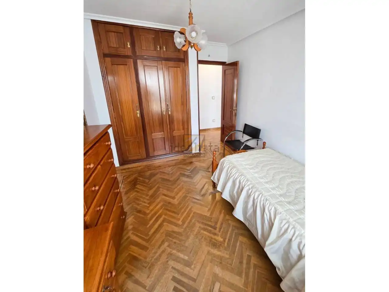 Habitación de Dúplex en venta en Oviedo  con Calefacción, Parquet y Terraza