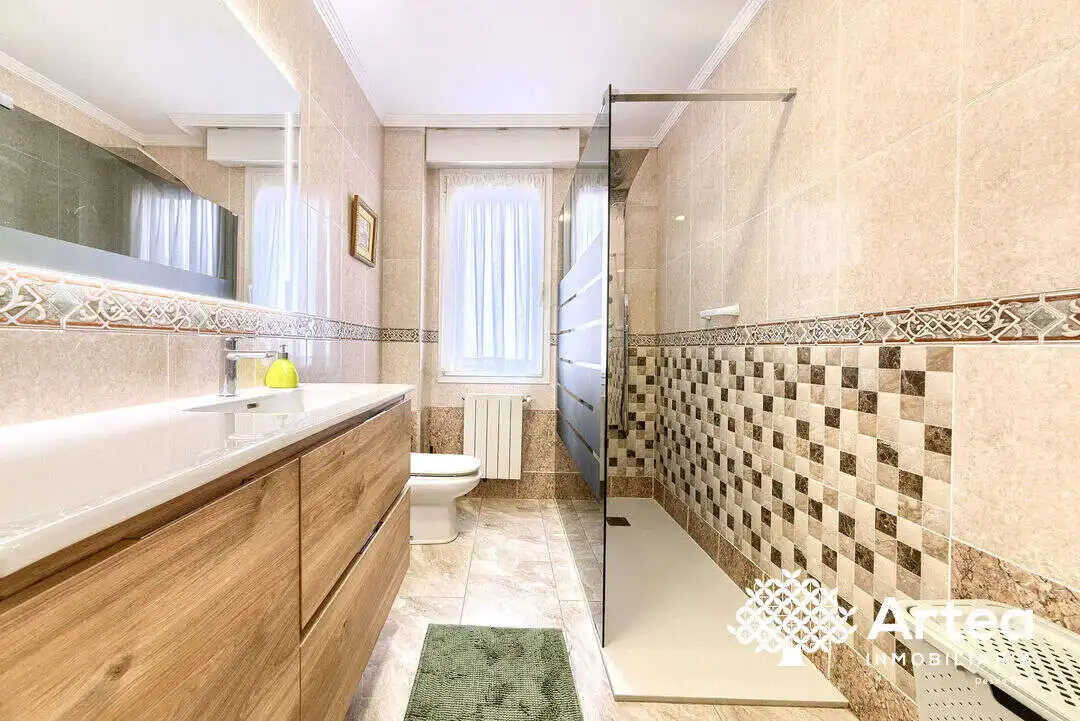 Bathroom of Flat for sale in Portugalete  with Heating and Balcony