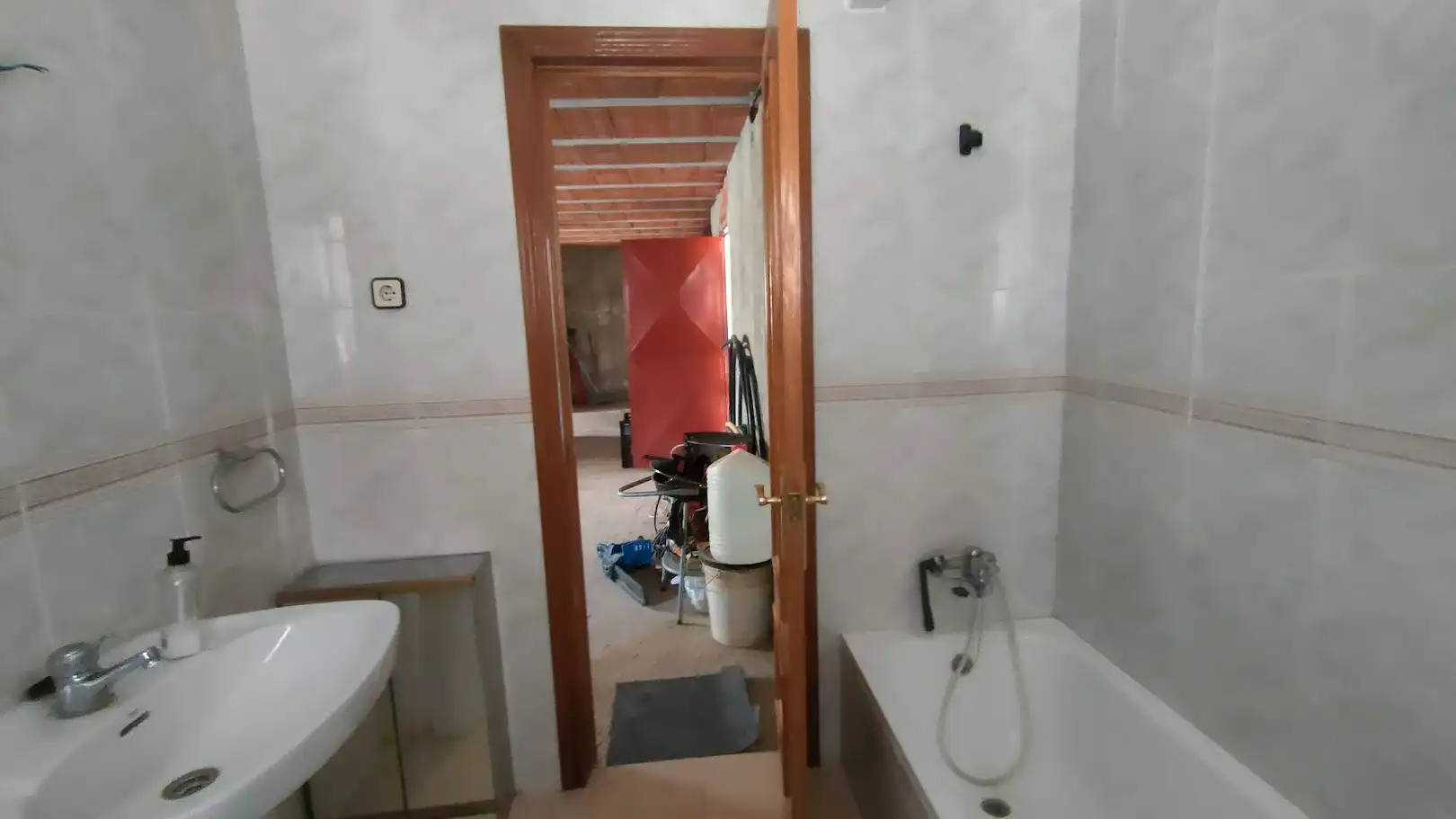 Baño de Casa o chalet en venta en Torrejón del Rey con Aire acondicionado, Calefacción y Jardín privado