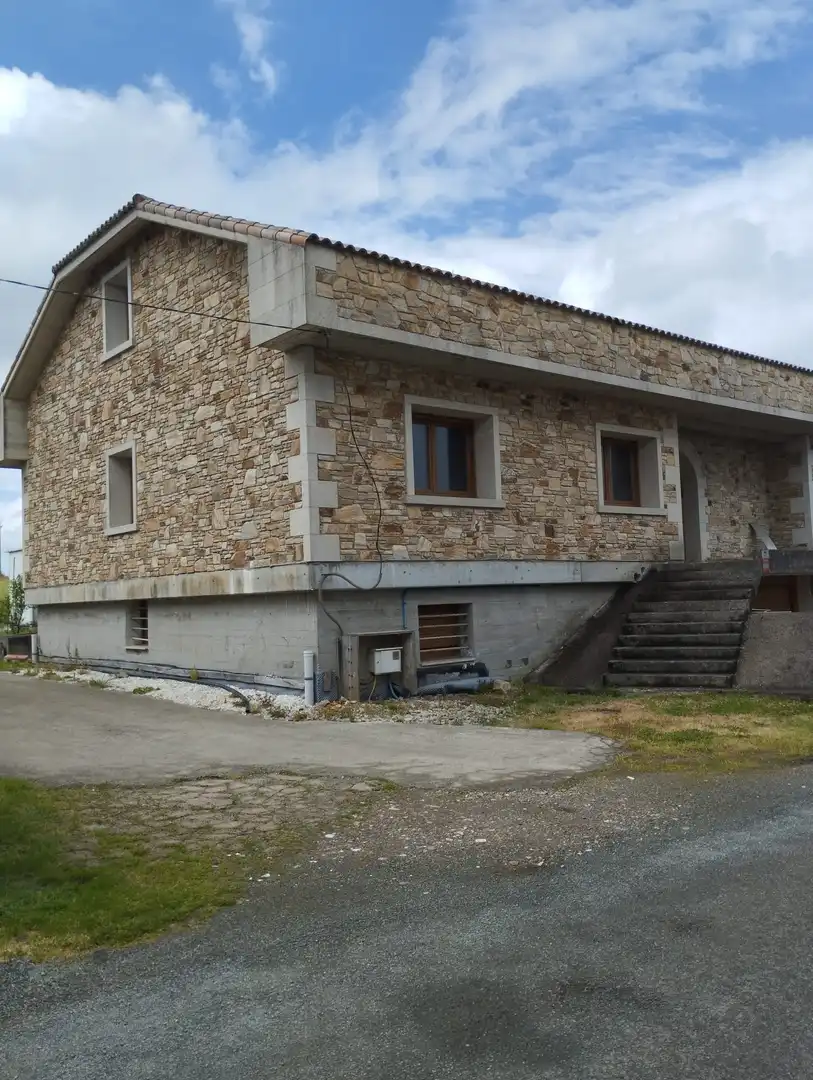Vista exterior de Casa o xalet en venda en Coristanco amb Jardí privat, Terrassa i Balcó