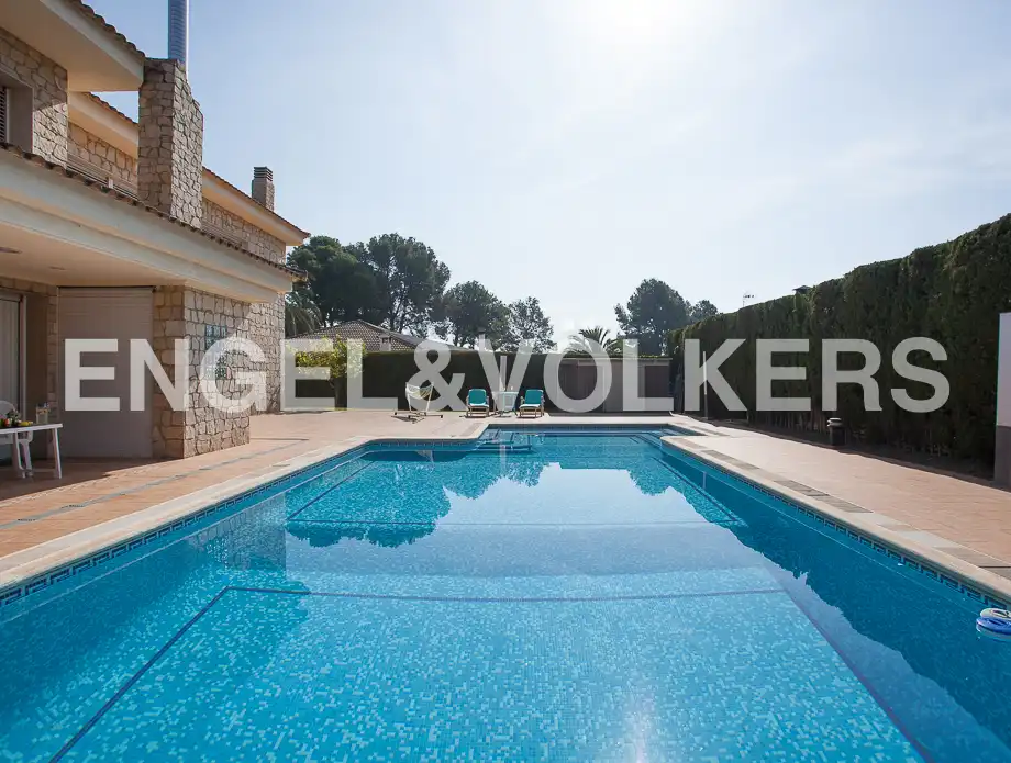 Piscina de Casa o chalet en venta en Serra con Calefacción, Jardín privado y Trastero