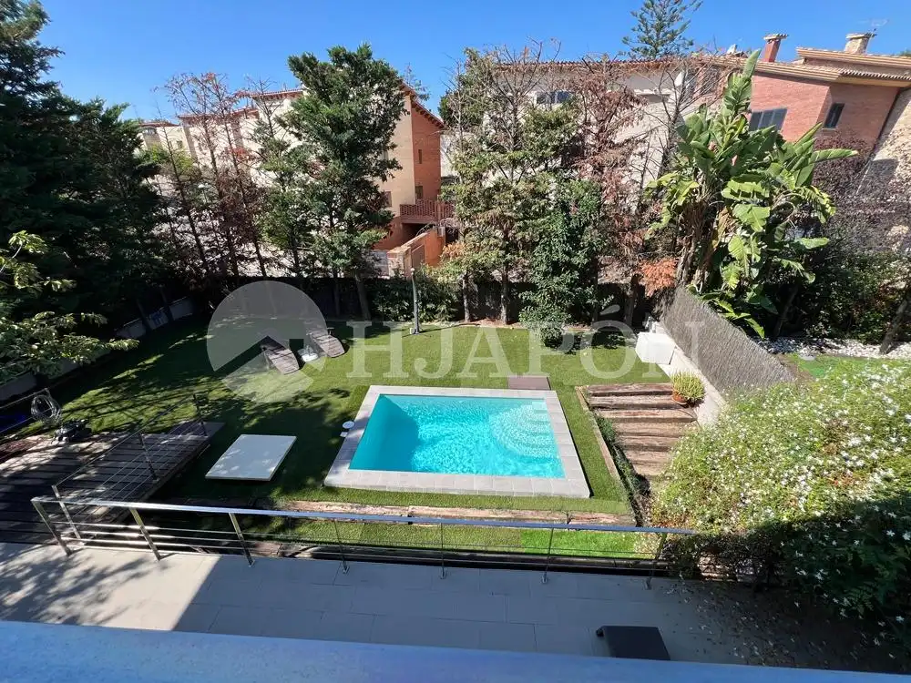 Piscina de Casa o chalet en venta en Alella con Aire acondicionado, Calefacción y Jardín privado
