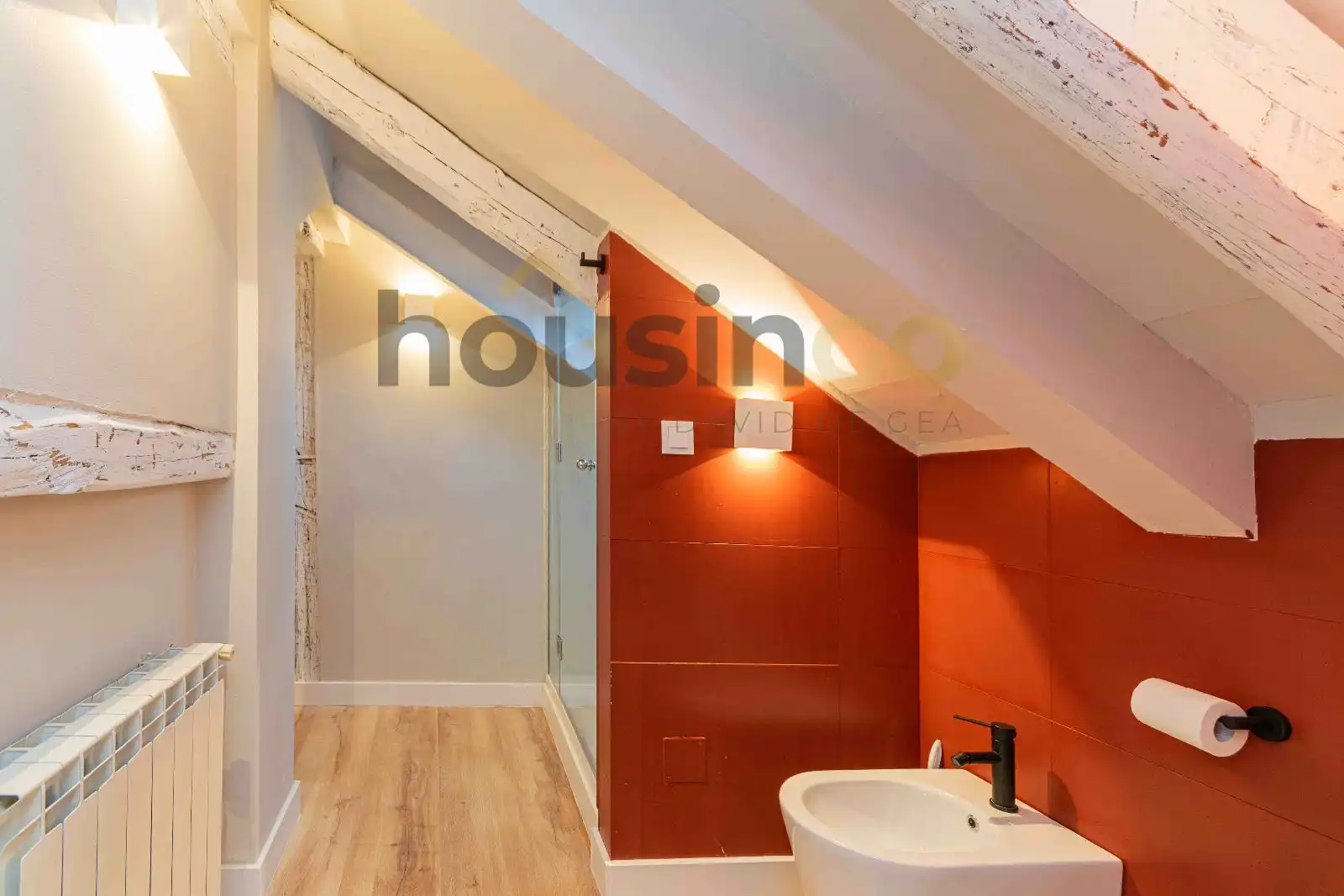 Bathroom of Attic for rent in Madrid  with Air Conditioner, Heating and Parquet flooring