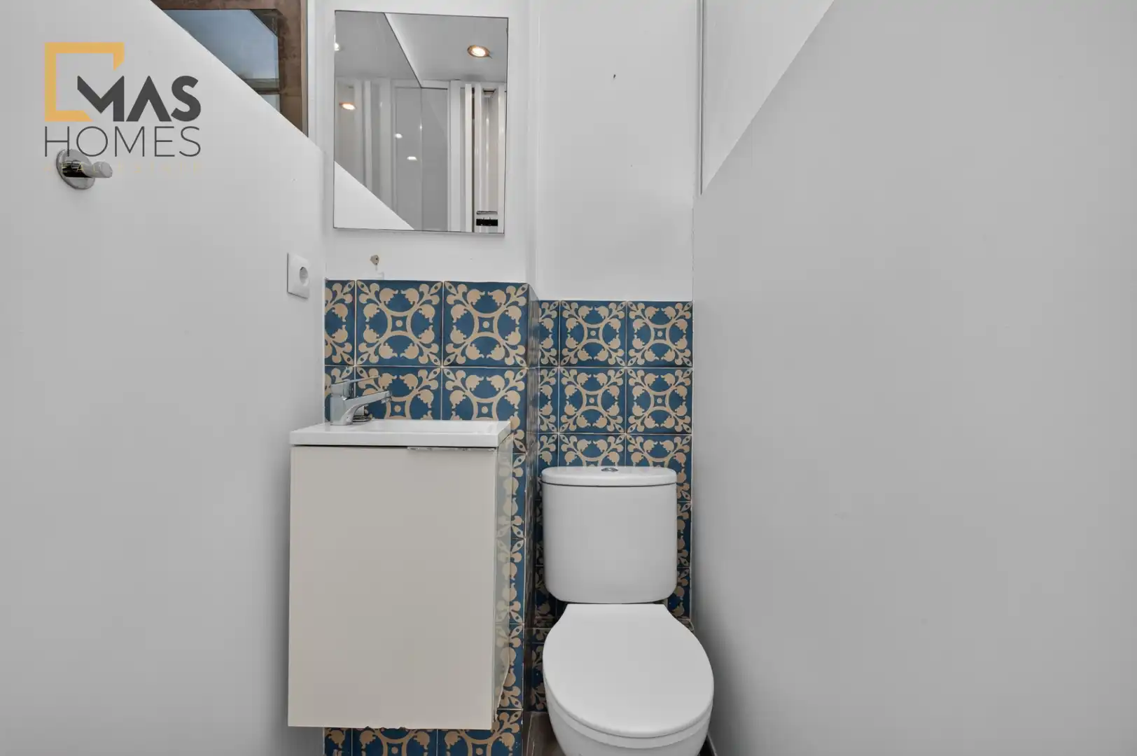 Bathroom of Buildings for sale in Ciutat Vella