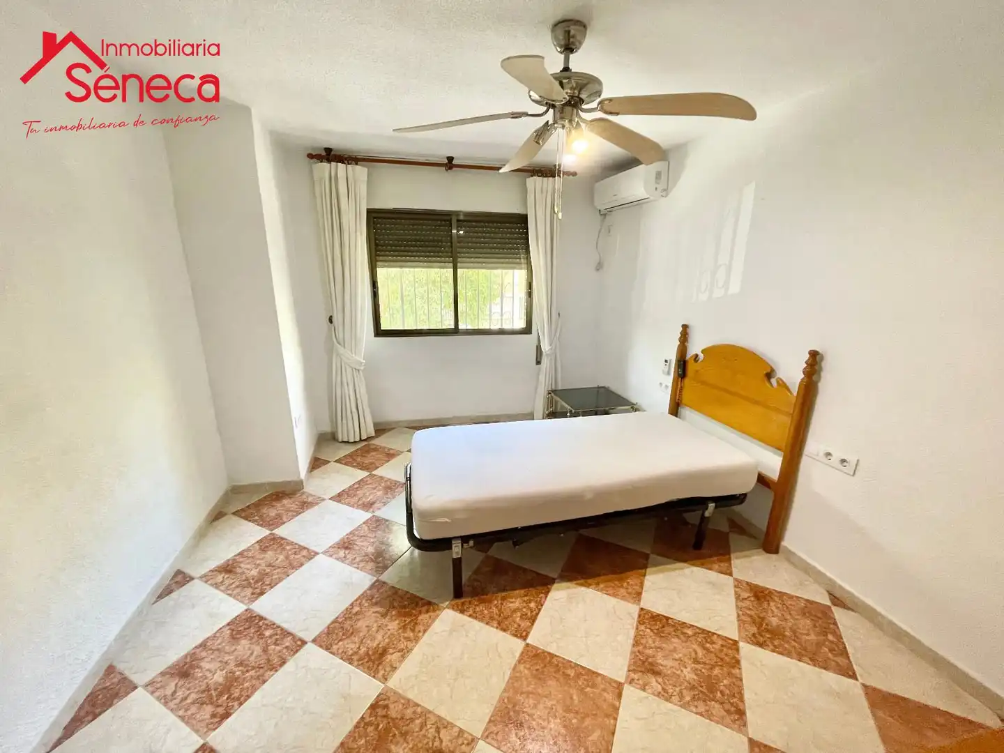 Schlafzimmer von Wohnung zum Verkauf in Córdoba mit Klimaanlage, Heizung und Terrasse