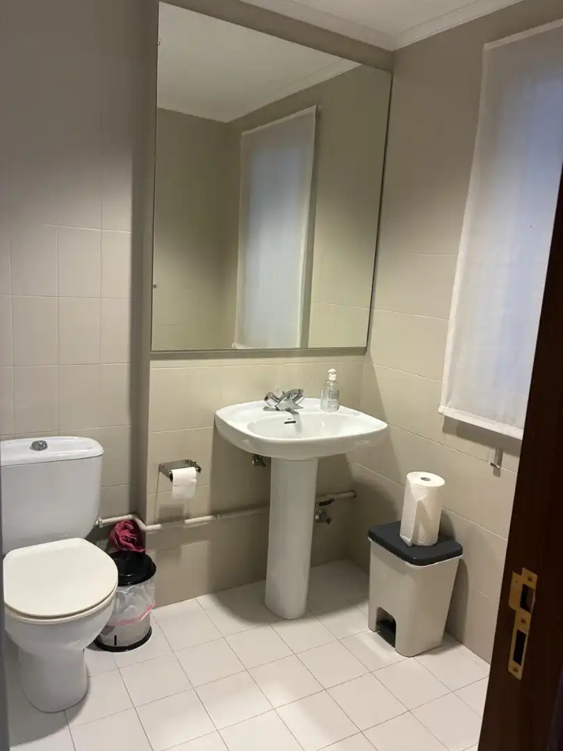 Badezimmer von Geschaftsraum zur Miete in Lugo mit Heizung