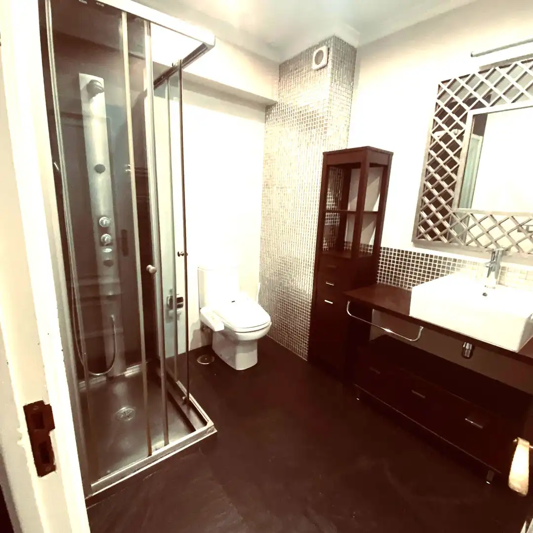 Badezimmer von Wohnung zur Miete in Vigo 