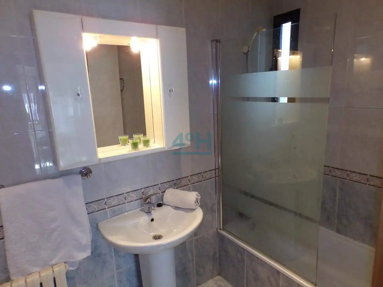 Bathroom of Apartments for rent in Ourense Capital   with Heating and Furnished