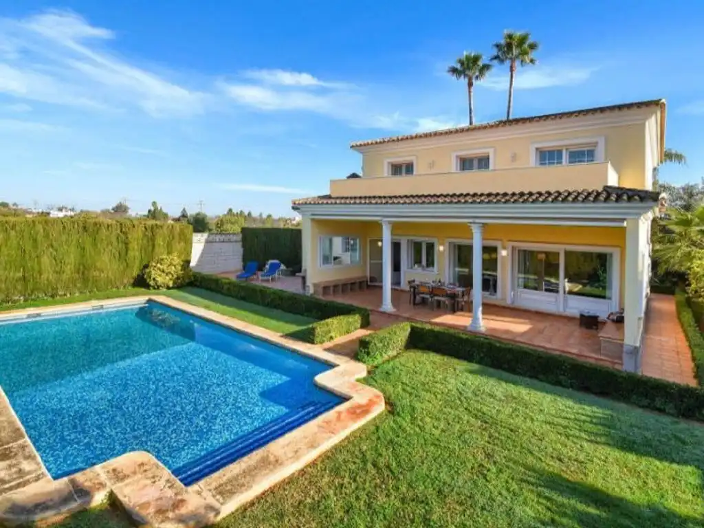 Villa con piscina in vendita a El Montgó