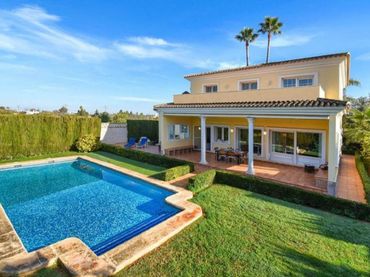 Chalet con piscina en venta en El Montgó