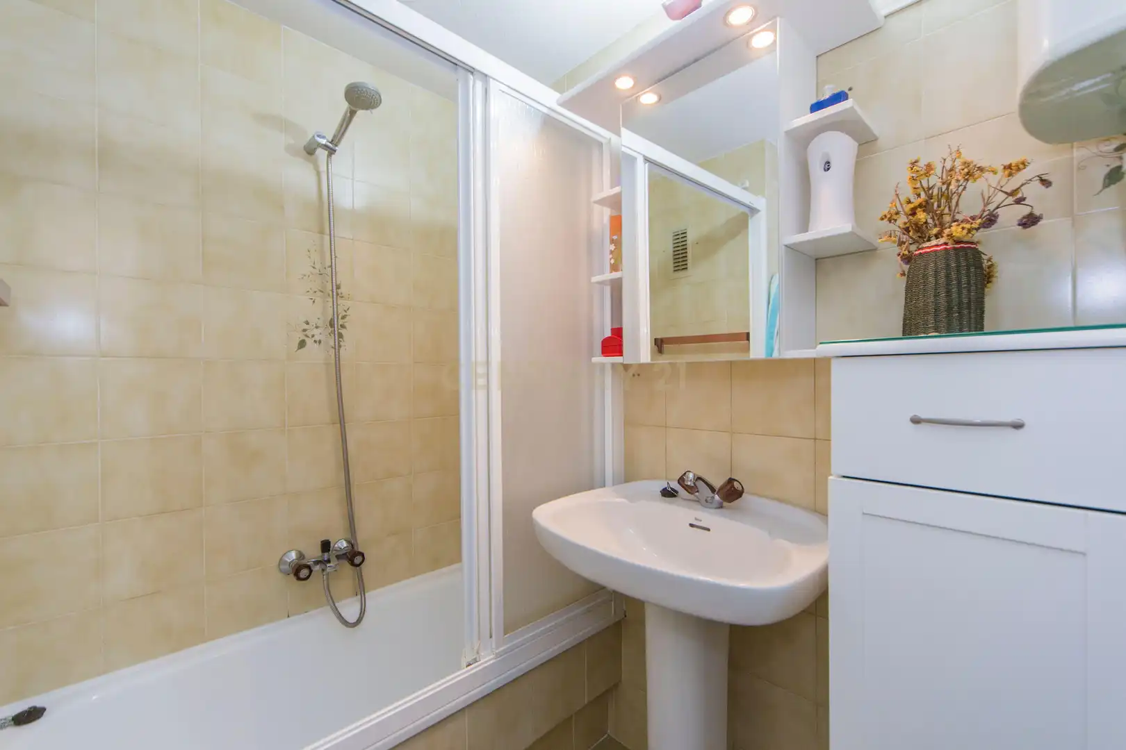 Baño de Apartamento de alquiler en Calpe / Calp con Aire acondicionado y Amueblado