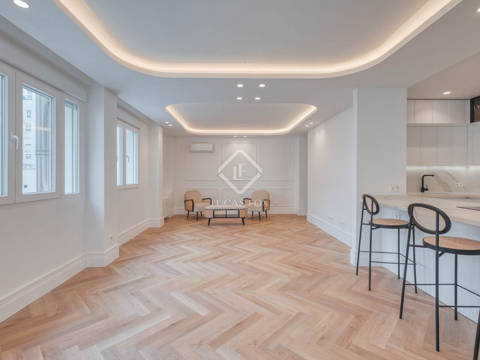 Sala d'estar de Pis en venda en  Madrid Capital amb Aire condicionat, Parquet i Moblat