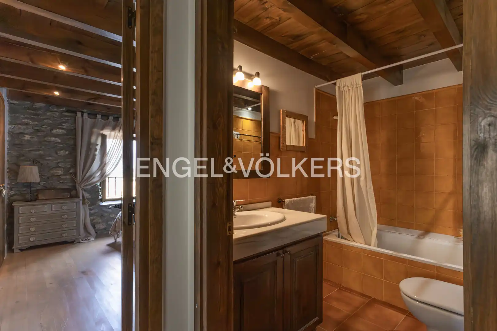 Baño de Casa adosada en venta en Fontanals de Cerdanya con Calefacción, Parquet y Terraza