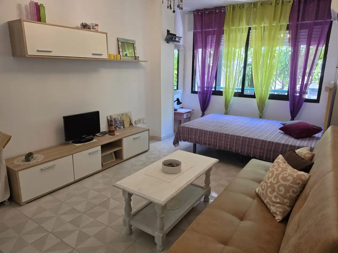Sala d'estar de Estudi en venda en Torremolinos amb Aire condicionat