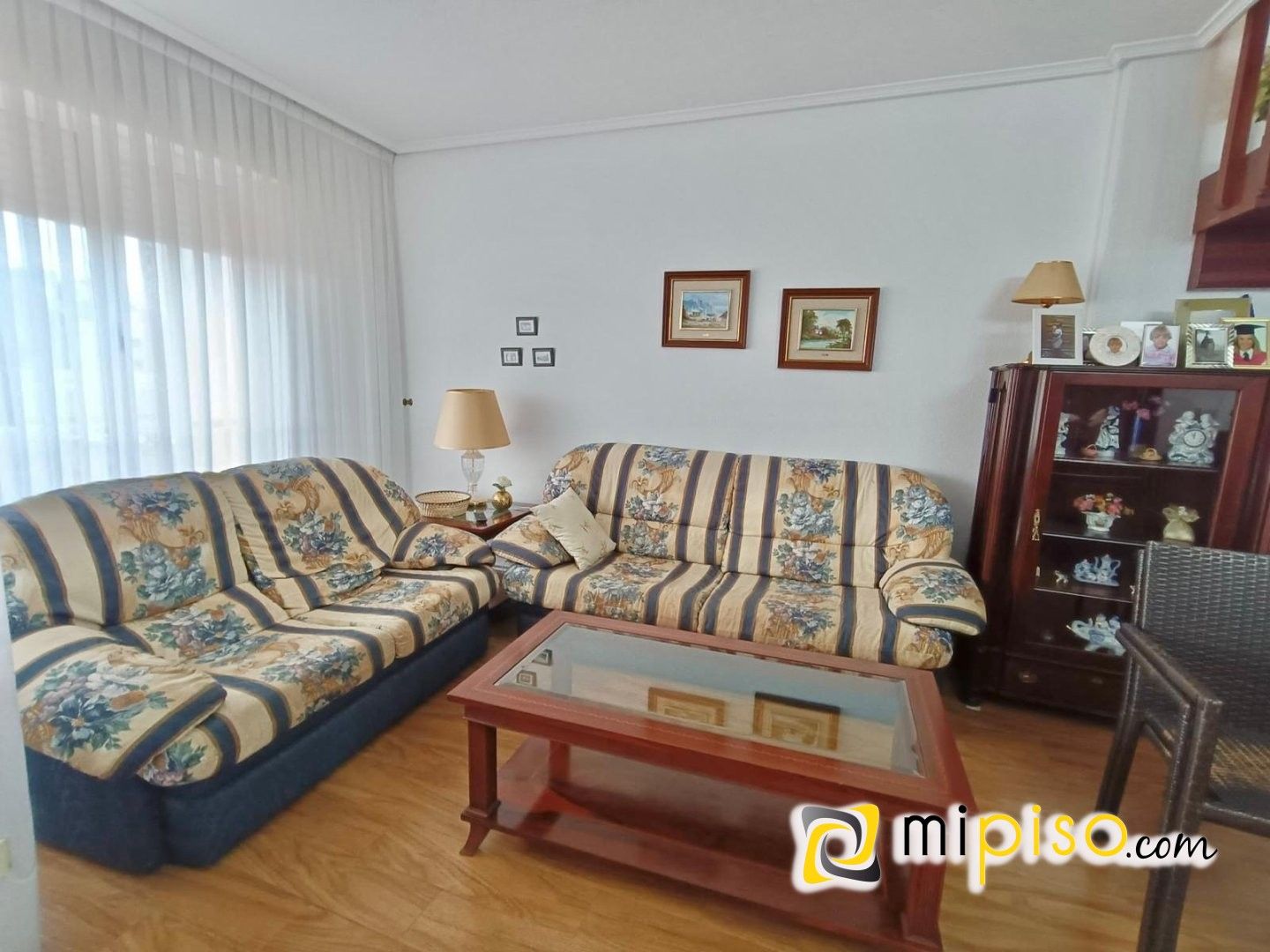 Sala de estar de Casa adosada en venta en Laredo con Terraza