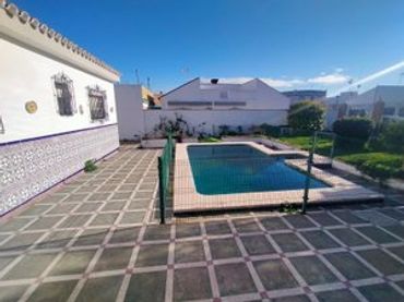 Villa con piscina in vendita a Avenida Bormujos s/n