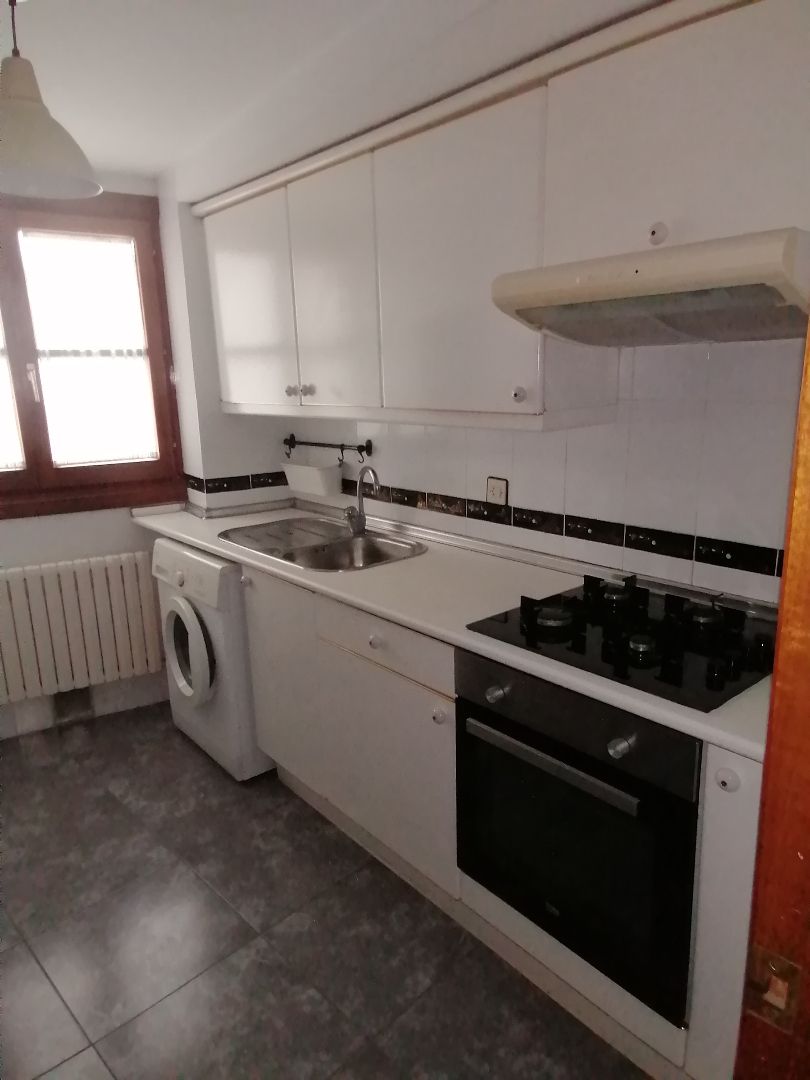 Cuina de Apartament de lloguer en  Zaragoza Capital amb Calefacció i Forn