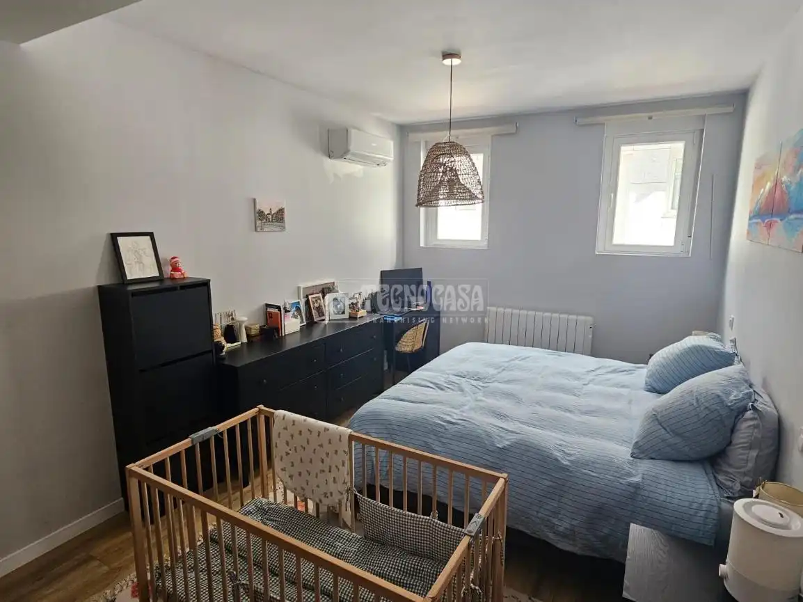 Schlafzimmer von Geschaftsraum zum Verkauf in Madrid mit Klimaanlage und Heizung