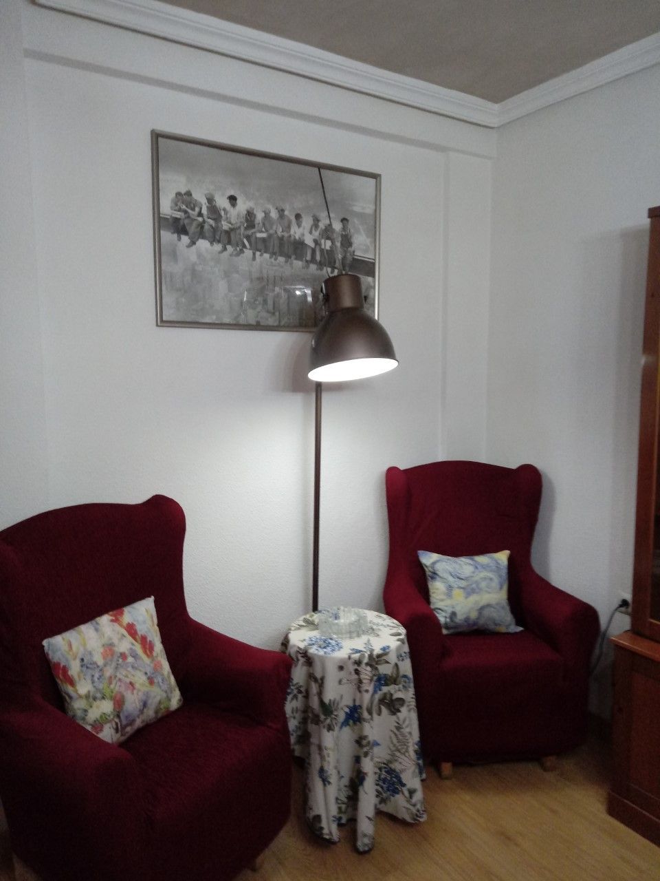 Sala d'estar de Pis de lloguer en Salamanca Capital amb Calefacció, Parquet i Moblat