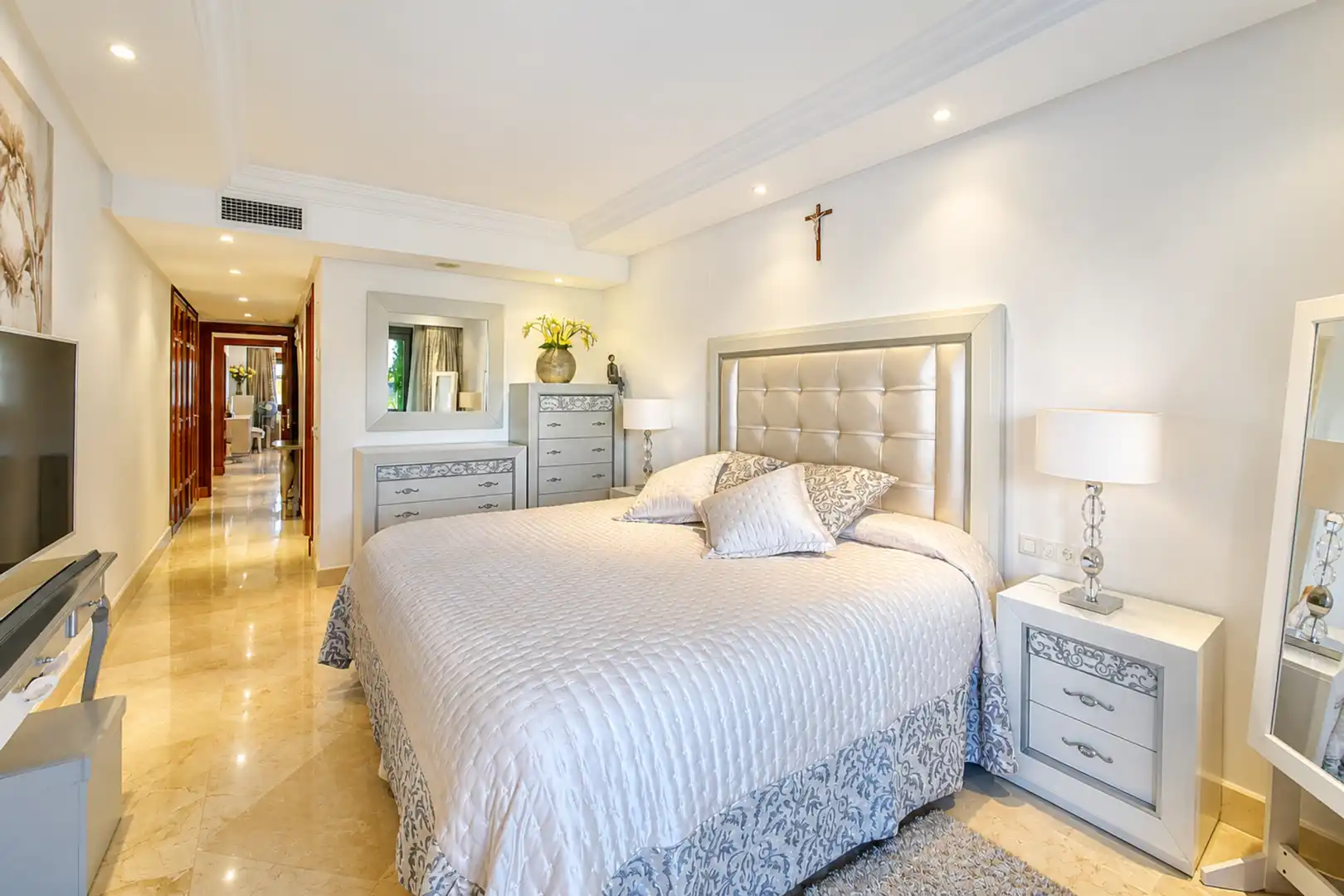 Dormitori de Apartament en venda en Estepona amb Aire condicionat, Terrassa i Moblat