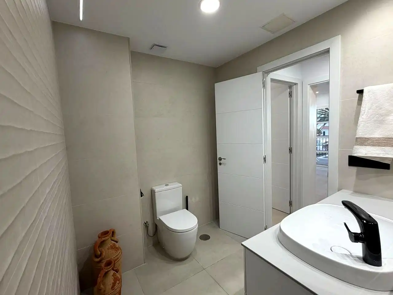 Baño de Piso de alquiler en San Bartolomé de Tirajana con Aire acondicionado, Terraza y Internet