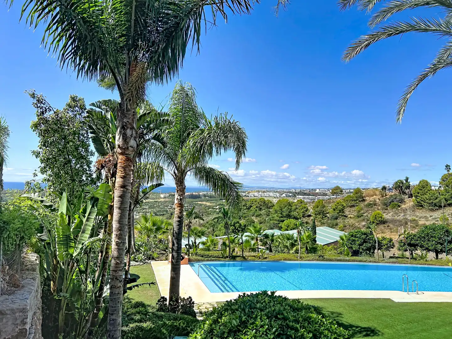 Piscina de Apartament en venda en Benahavís amb Aire condicionat i Terrassa