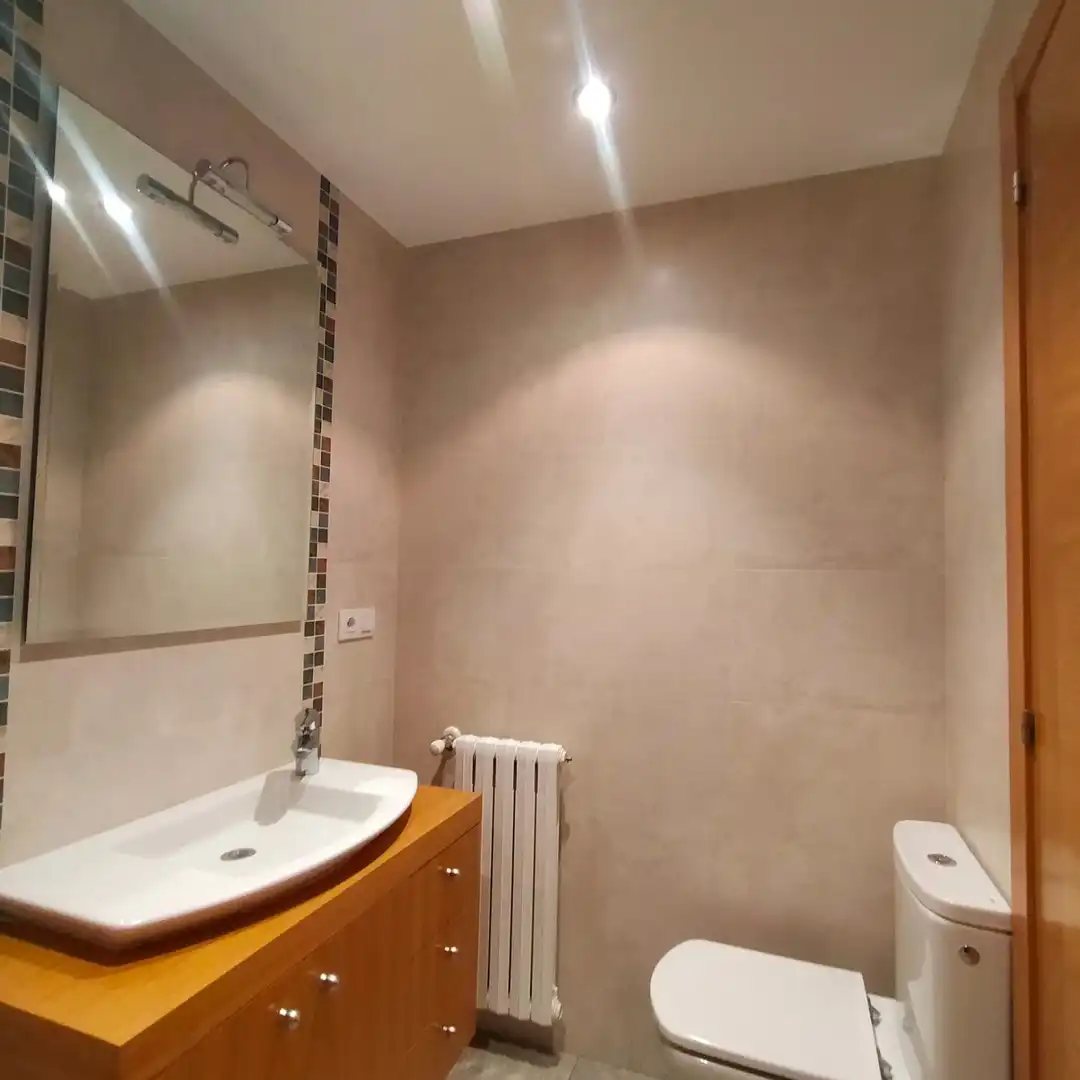 Baño de Piso en venta en Santiago de Compostela  con Calefacción, Jardín privado y Parquet