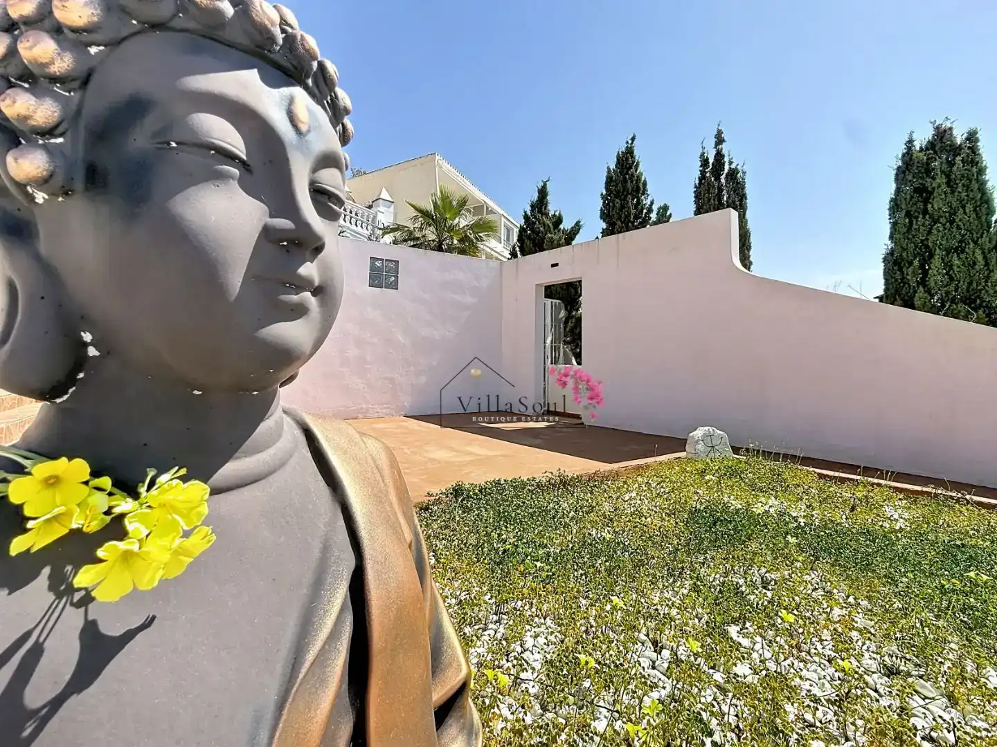 Vista exterior de Casa o xalet en venda en Almuñécar amb Aire condicionat, Piscina i Balcó