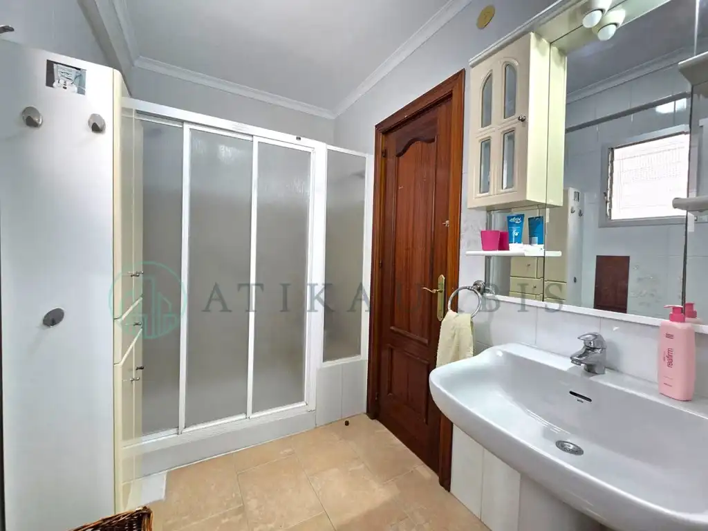 Piso en venta en Calle Manuel Altolaguirre, Girón - Las Delicias