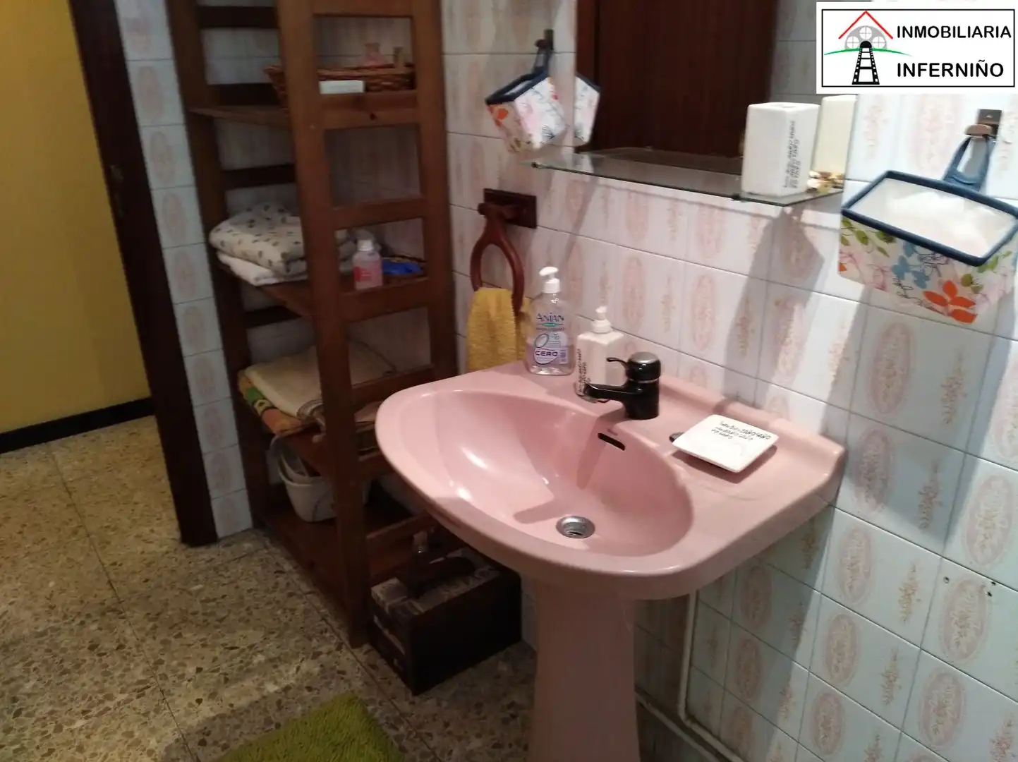 Baño de Piso en venta en Ferrol con Terraza, Trastero y Amueblado