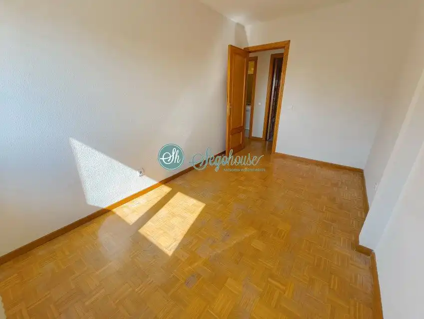 Habitación de Piso en venta en San Cristóbal de Segovia con Calefacción, Trastero y Balcón