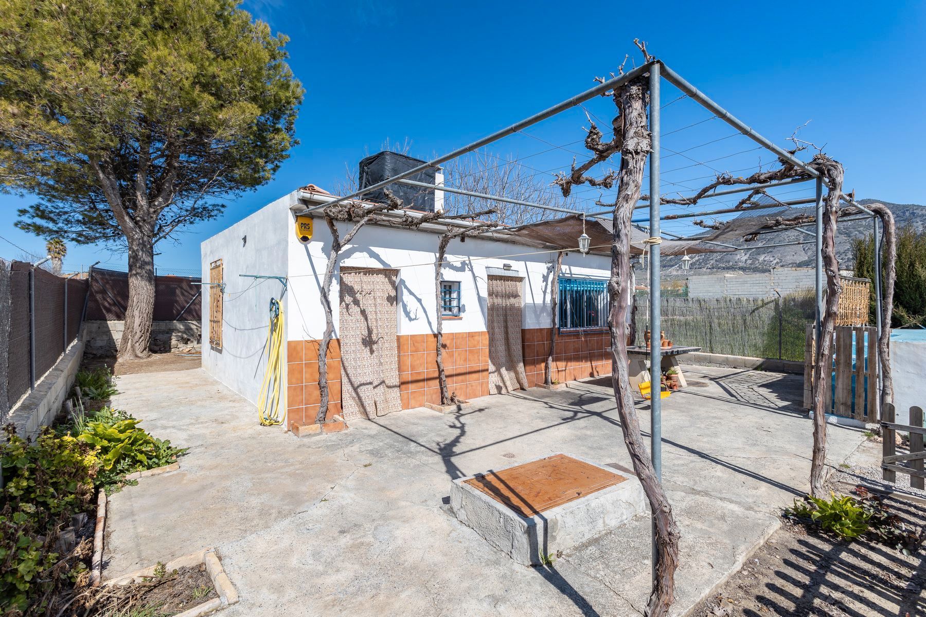 Exterior view of Country house for sale in Padul  with Private garden, Storage room and Swimming Pool