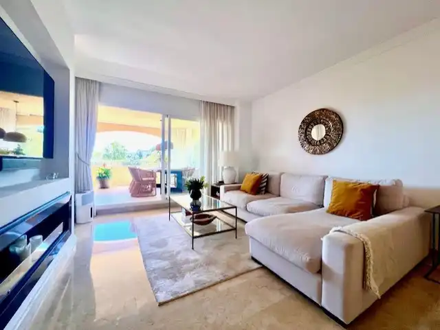 Wohnzimmer von Wohnung zum Verkauf in Marbella mit Klimaanlage, Heizung und Terrasse
