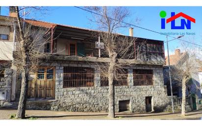 Vista exterior de Casa o xalet en venda en Las Navas del Marqués  amb Terrassa