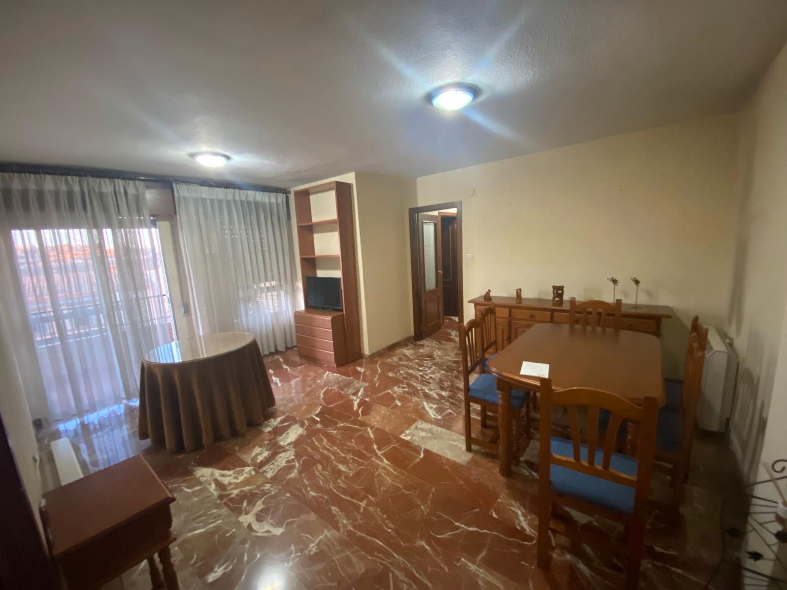 Menjador de Pis de lloguer en  Granada Capital amb Moblat i Balcó