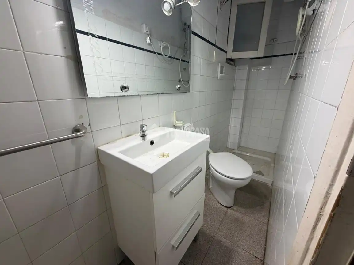 Baño de Piso en venta en L'Hospitalet de Llobregat con Balcón
