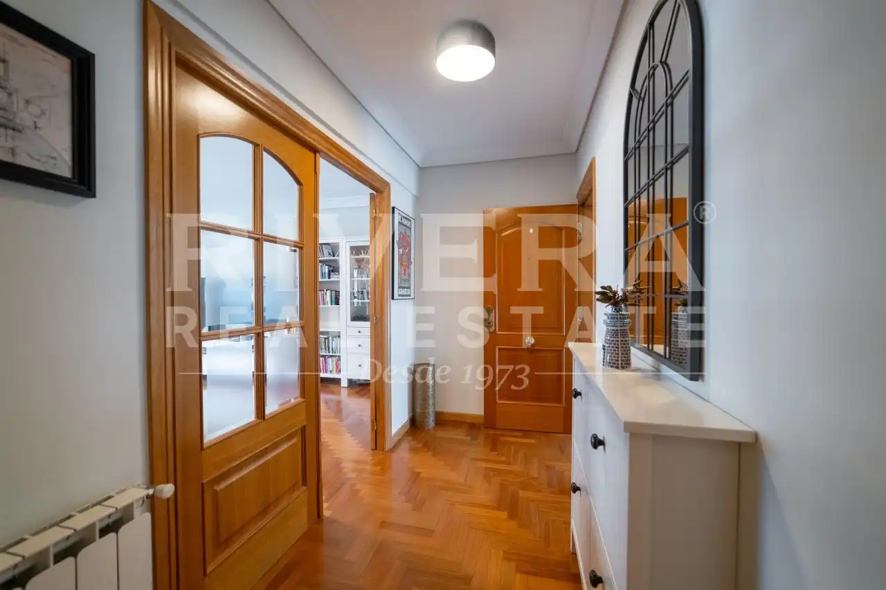 Piso en venta en Vigo  con Calefacción, Parquet y Terraza