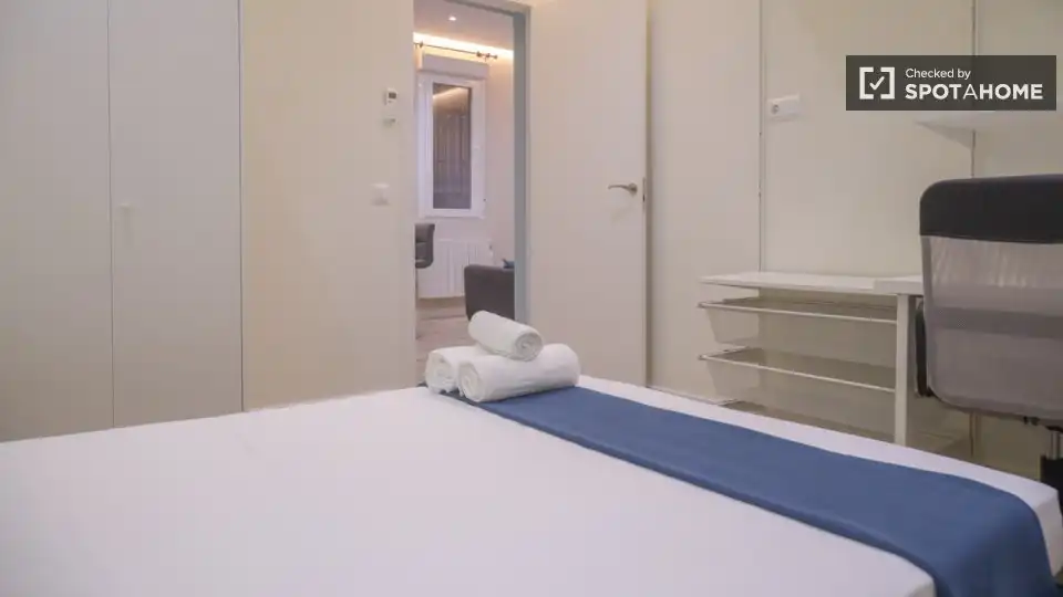 Bedroom of Flat for rent in Madrid  with Air Conditioner, Heating and Furnished
