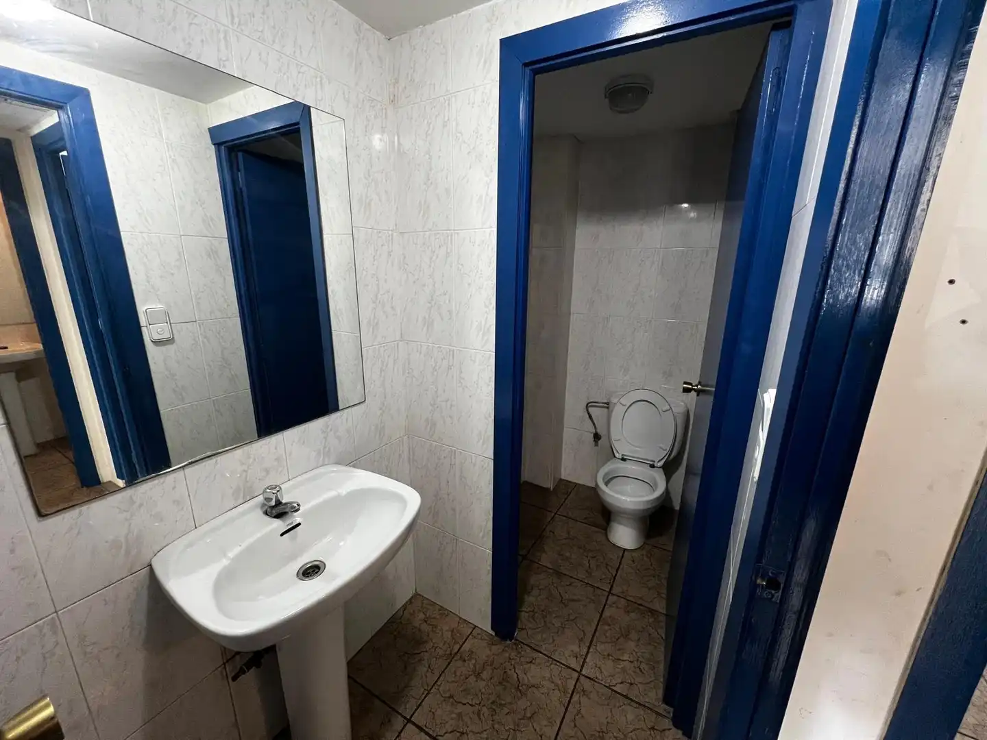 Bany de Local de lloguer en Zaragoza amb Aire condicionat