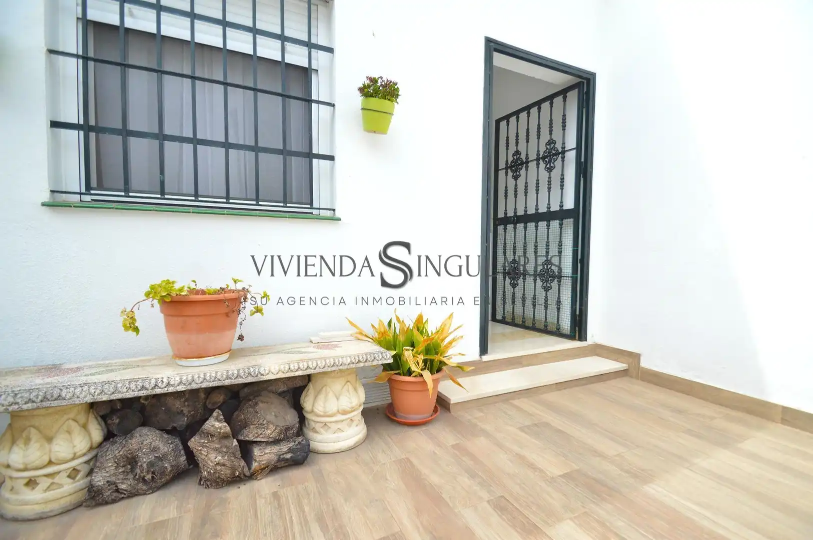 Vista exterior de Casa adosada en venta en Sevilla con Aire acondicionado, Terraza y Trastero
