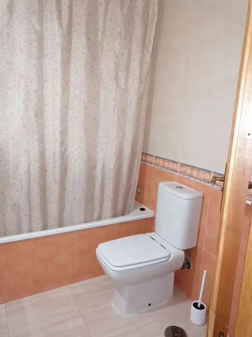 Badezimmer von Wohnung zur Miete in Algeciras mit Terrasse und Möbliert