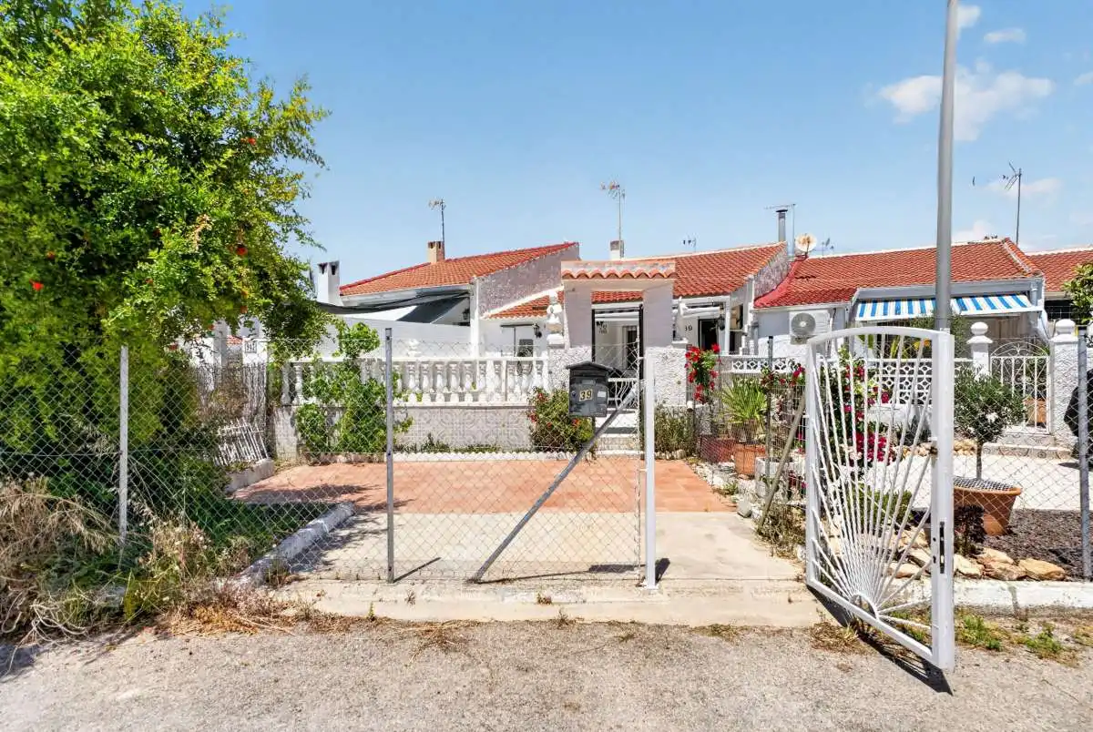 Vista exterior de Casa o chalet en venta en Torrevieja con Amueblado