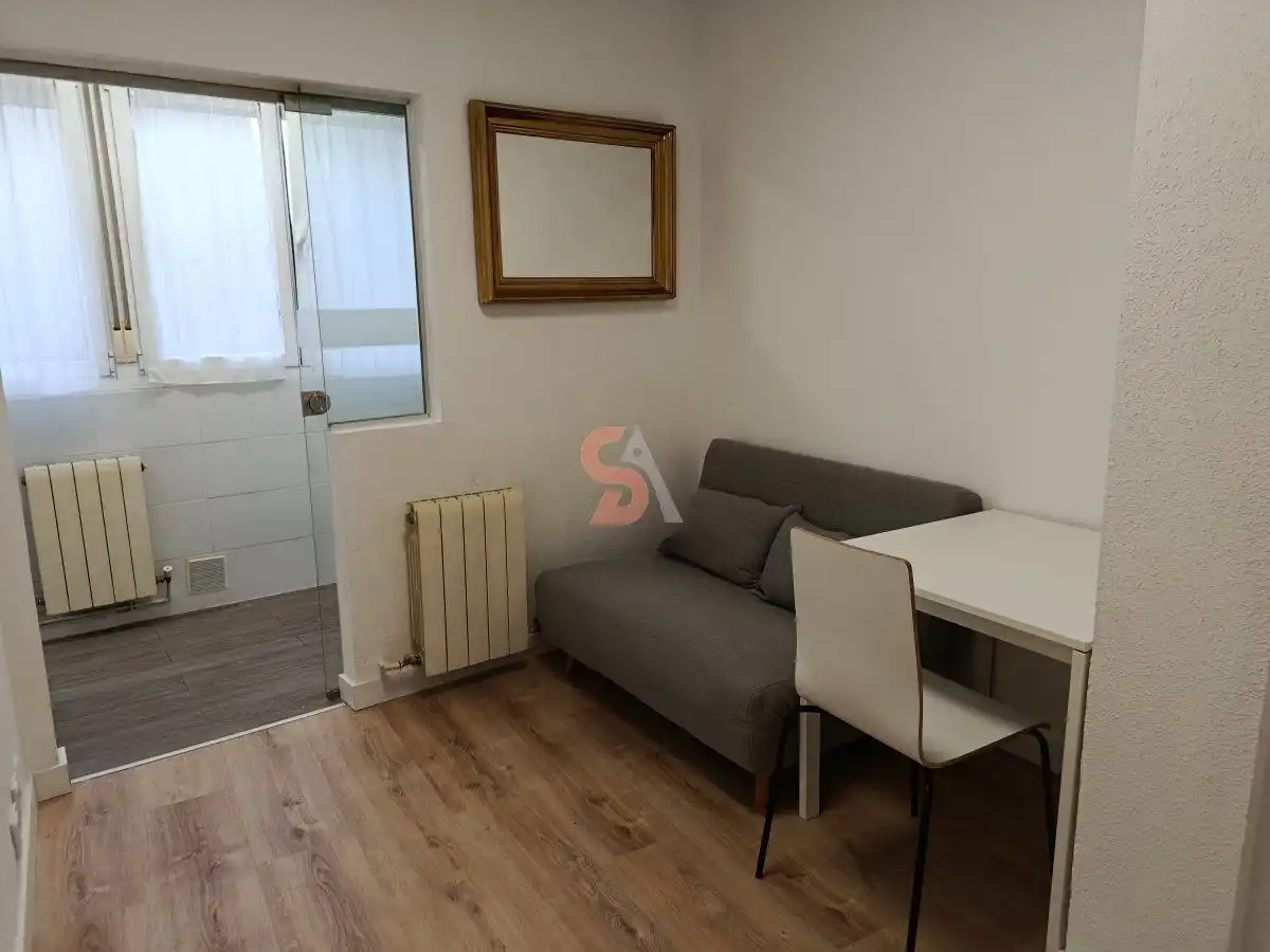 Bedroom of Flat for rent in Valladolid  with Heating